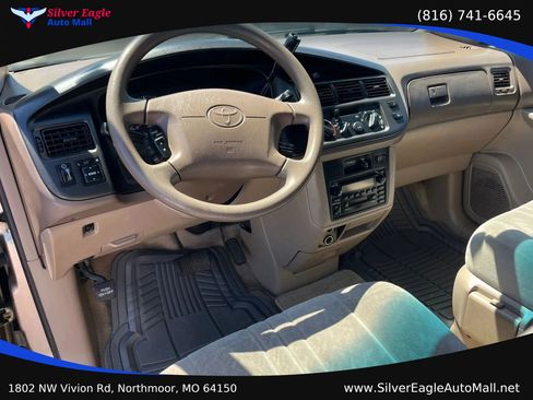 Used 2000 Toyota Sienna LE FWD image 6