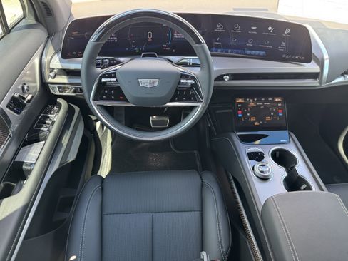 New 2026 Cadillac Vistiq Sport w/ LPO, Floor Liner Package AWD/4WD image 15