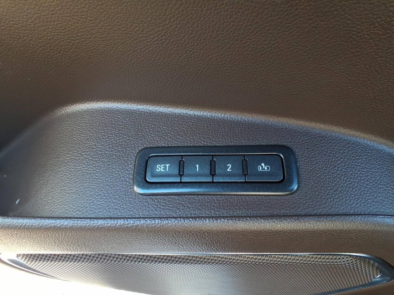 Used 2017 GMC Yukon Denali w/ Open Road Package AWD/4WD image 18