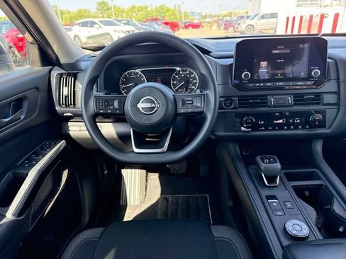 Used 2025 Nissan Pathfinder S AWD/4WD image 27