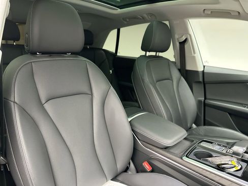 Used 2022 Audi Q8 Prestige w/ Prestige Package image 6