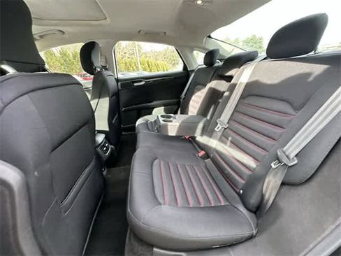 Used 2015 Ford Fusion SE w/ Equipment Group 201A image 16
