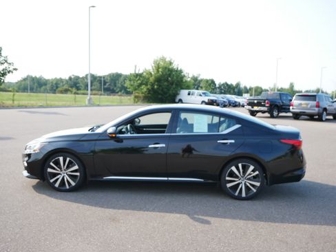 Used 2020 Nissan Altima 2.0 Platinum FWD image 4