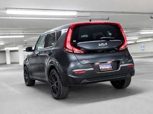 Used 2022 Kia Soul LX w/ Technology Package FWD image 5