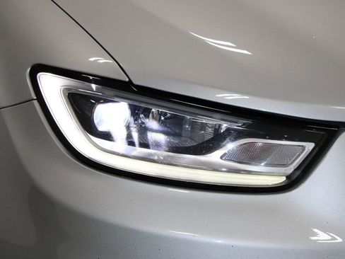 Used 2024 Chrysler Pacifica Touring-L image 12