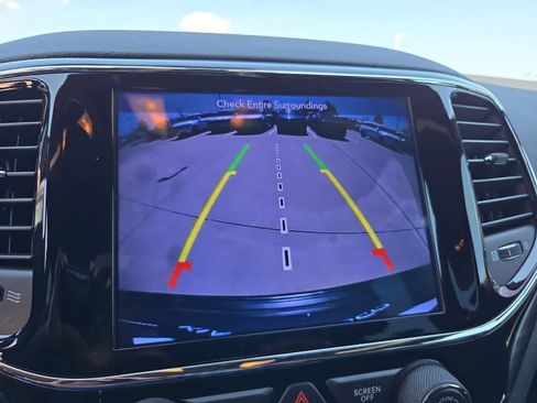 Used 2019 Jeep Grand Cherokee Altitude RWD image 28