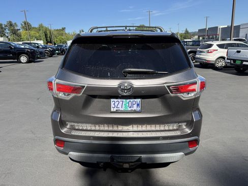 Used 2015 Toyota Highlander Limited Platinum AWD/4WD image 4