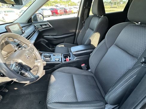 Used 2022 Mitsubishi Outlander ES FWD image 10