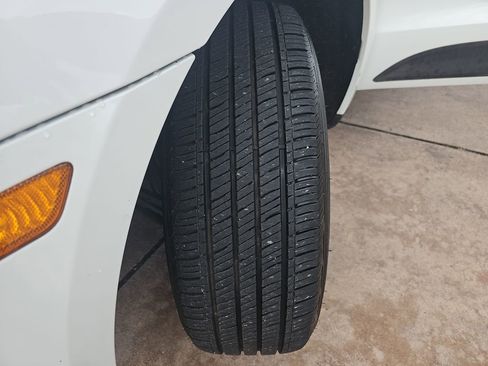 Used 2021 Porsche Macan AWD/4WD image 36