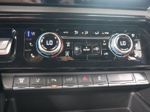 Used 2025 GMC Sierra 2500 AT4 w/ Technology Package AWD/4WD image 10