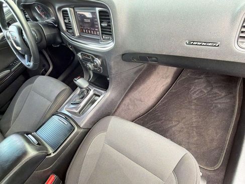 Used 2018 Dodge Charger SXT w/ Blacktop Package RWD image 31