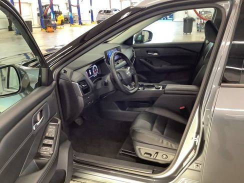 Used 2026 Nissan Rogue SL AWD/4WD image 17