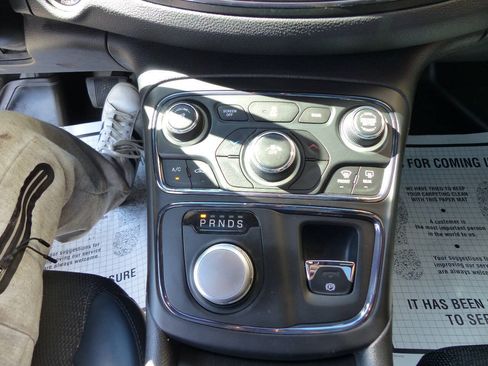 Used 2016 Chrysler 200 S FWD image 31