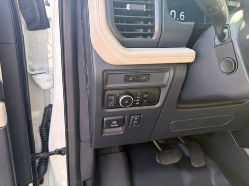 Used 2024 Ford Expedition Platinum AWD/4WD image 14