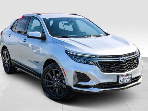 Used 2022 Chevrolet Equinox RS FWD image 2