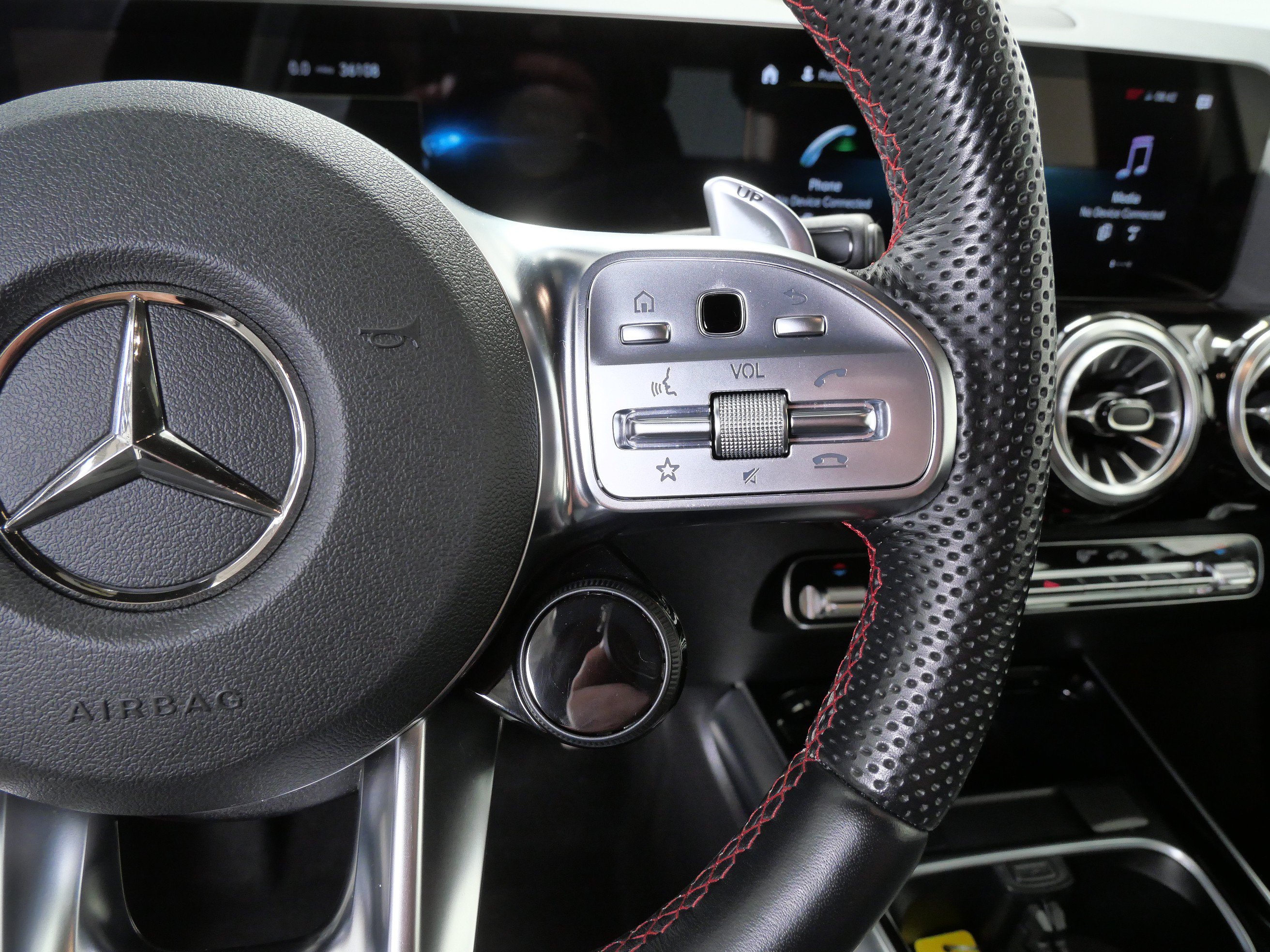 Used 2023 Mercedes-Benz GLA 35 AMG 4MATIC image 19