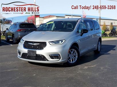 Certified 2024 Chrysler Pacifica Touring-L