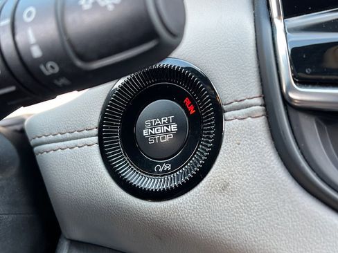 Used 2023 Jeep Compass Limited image 28