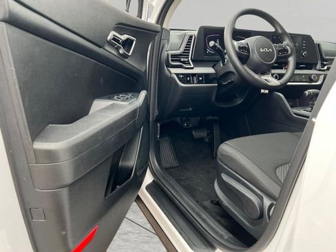 Certified 2025 Kia Sportage LX image 13