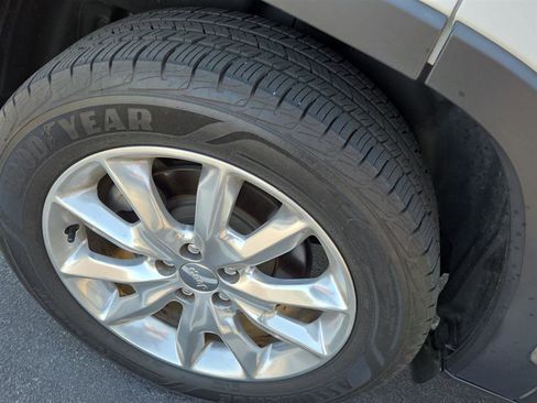 Used 2015 Jeep Cherokee Limited w/ Trailer Tow Group AWD/4WD image 14