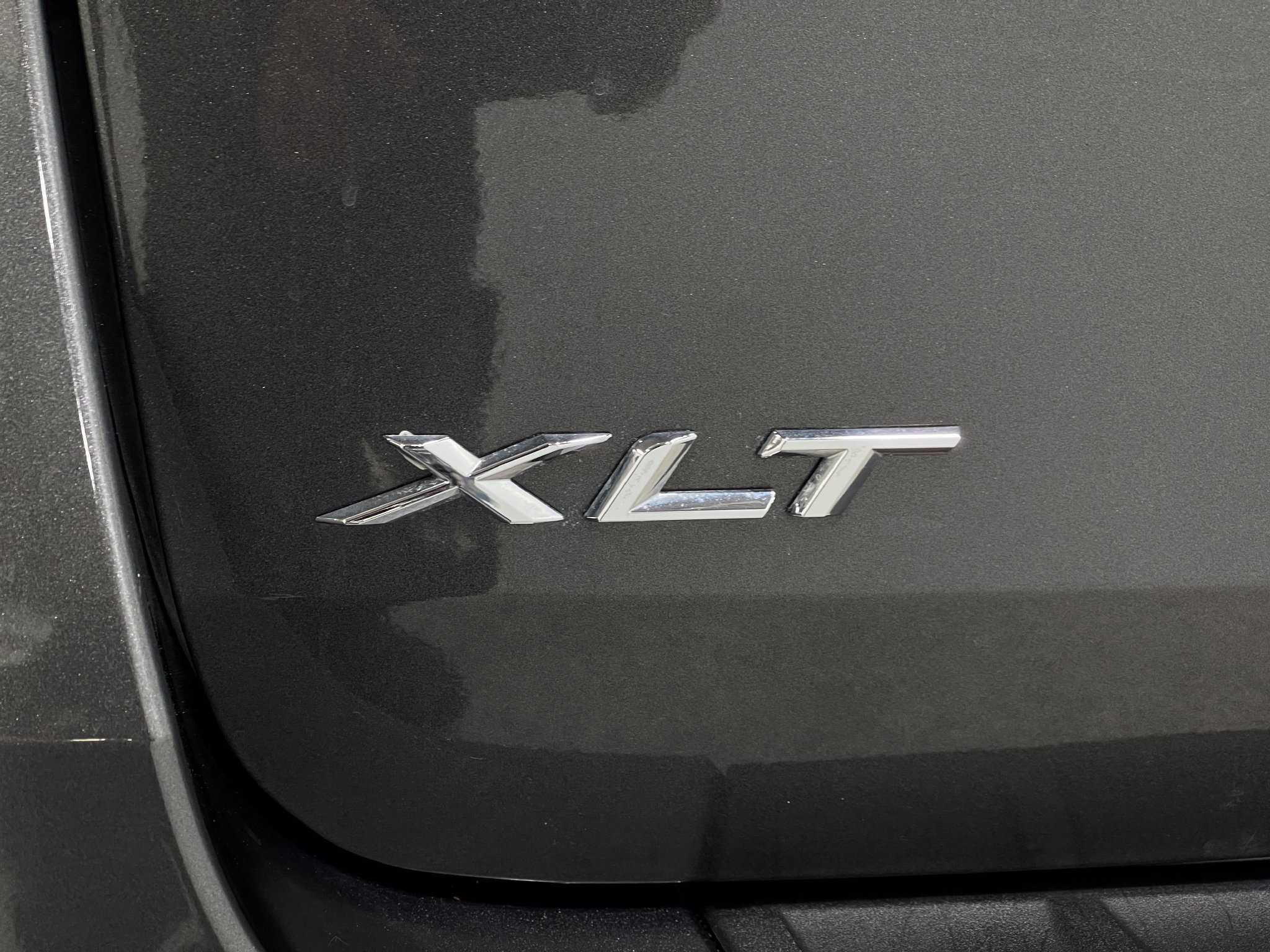 Used 2020 Ford Explorer XLT w/ Equipment Group 202A AWD/4WD image 42