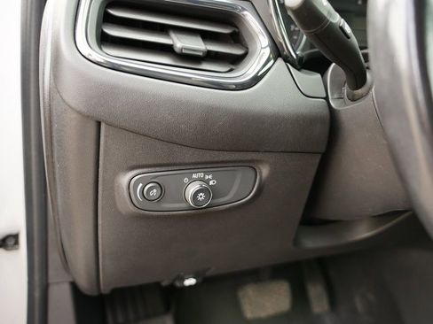 Certified 2022 Chevrolet Equinox RS w/ Infotainment Package image 17