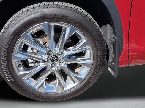 Used 2025 Toyota Highlander Limited image 3