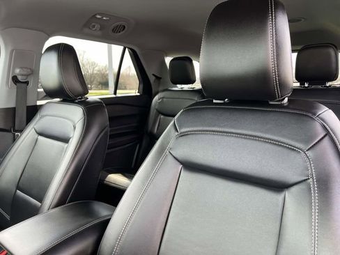 Used 2022 Ford Explorer XLT w/ Equipment Group 202A image 24