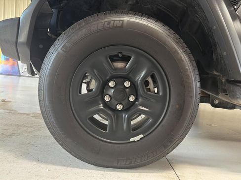 Used 2021 Jeep Wrangler Sport image 23