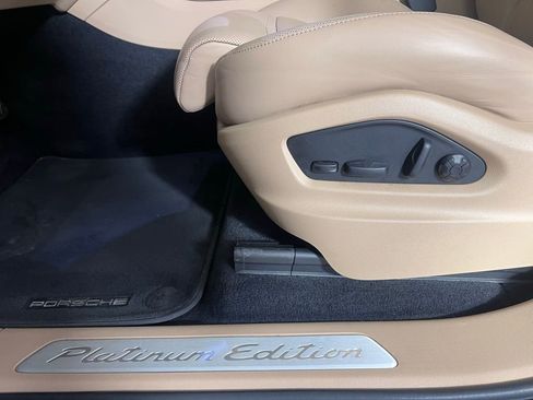 Certified 2023 Porsche Cayenne Platinum Edition image 27