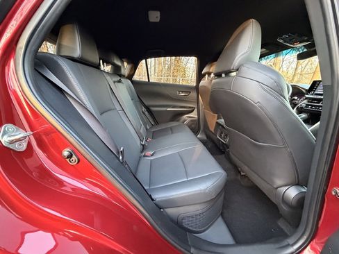 Used 2022 Toyota Venza XLE image 11