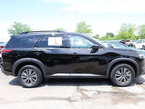 Used 2025 Nissan Pathfinder SV AWD/4WD image 5