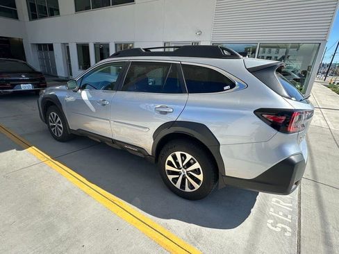 Used 2025 Subaru Outback Premium image 5