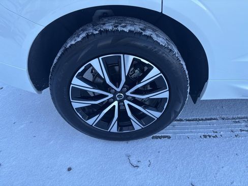 Certified 2025 Volvo XC60 B5 Core image 14
