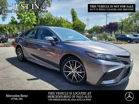 Used 2023 Toyota Camry SE FWD image 1