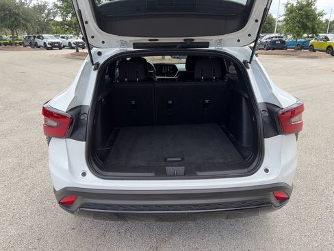 Used 2025 Chevrolet Trax RS FWD image 31