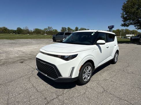Used 2024 Kia Soul LX FWD image 4