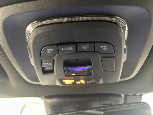 Used 2023 Toyota Crown Limited image 37