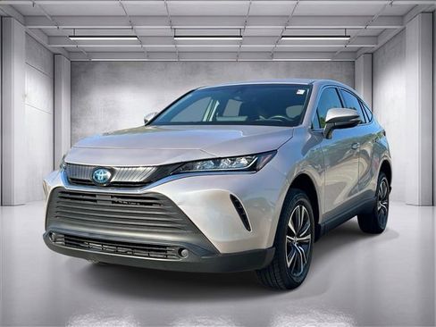 Used 2021 Toyota Venza LE image 7