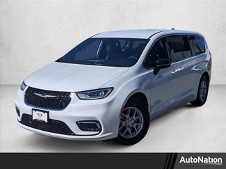 Used 2025 Chrysler Pacifica Select video 1