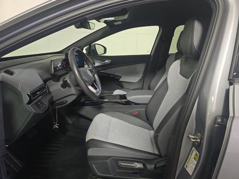 Used 2023 Volkswagen ID.4 Pro image 5