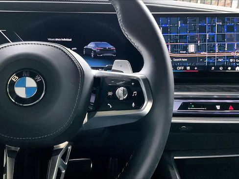 Used 2025 BMW 740i image 24