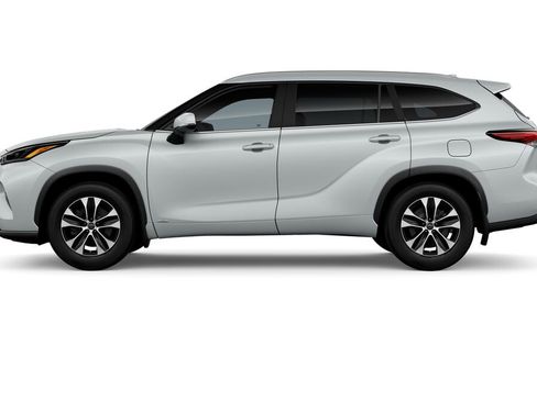New 2026 Toyota Highlander XLE image 4