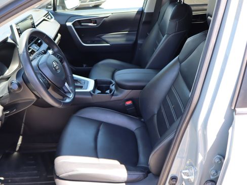 Used 2021 Toyota RAV4 XLE Premium FWD image 16