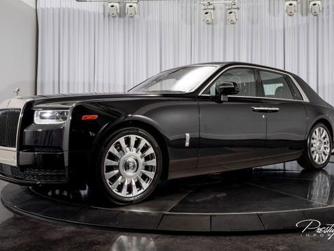 Used 2022 Rolls-Royce Phantom Sedan image 5