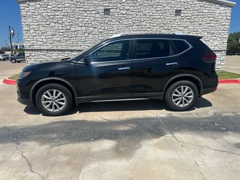 Used 2019 Nissan Rogue SV FWD image 2