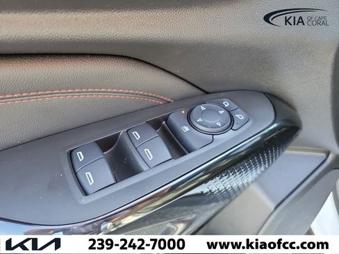 Used 2024 Chevrolet Trax RS w/ Sunroof Package FWD image 23