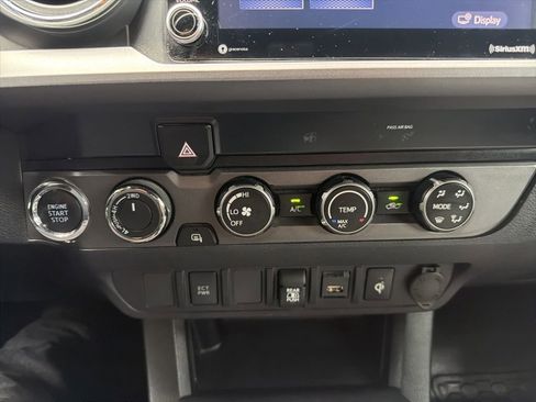 Used 2020 Toyota Tacoma TRD Sport AWD/4WD image 34