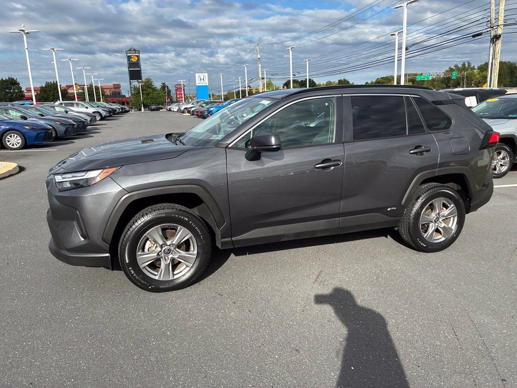 Used 2025 Toyota RAV4 LE AWD/4WD image 16