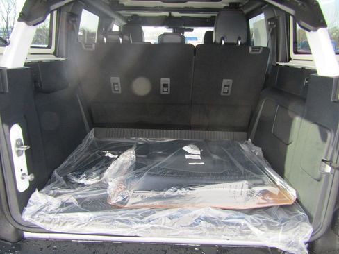 New 2025 Ford Bronco Raptor image 8